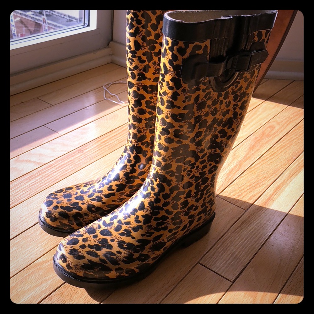 Women’s rain boots 8.5